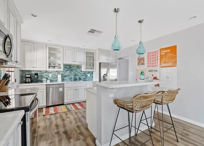 Southwestern Style Near Old Town Holiday home